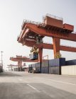Shipping container loading facility, Xi'an, Shaanxi, China — Stock Photo