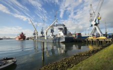 Navi ormeggiate a Waalhaven, porto di Rotterdam, Paesi Bassi — Foto stock