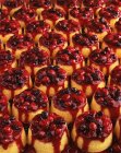 Rows of fresh cooked fruit steamed puddings — Stock Photo