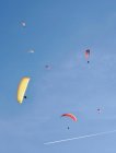 Paragliding in blue skies — Stock Photo