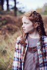 Portrait of young girl in rural setting — Stock Photo
