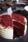 Gros plan de gâteau de velours rouge — Photo de stock
