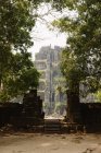 Treppe und Tor, prasat thom, koh ker, Kambodscha — Stockfoto