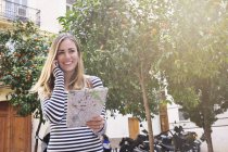 Young female tourist with map and cellphone, Valencia, Spain — Stock Photo