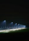 Nachtaufnahme einer neuen Straße, die auf Land gebaut wurde, das vom Meer zurückerobert wurde, Rotterdam Hafen, Massvlakte, Rotterdam, Niederlande — Stockfoto
