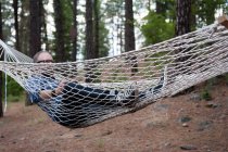 Man relaxing in hammock, Spokane, Washington, USA — Stock Photo