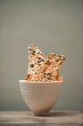 Xícara de biscoitos integrais — Fotografia de Stock