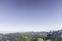 Vista lejana del paisaje montañoso, Achensee, Tirol, Austria - foto de stock