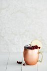 Non-alcoholic cocktail in copper mug with berries and apple slice — Stock Photo