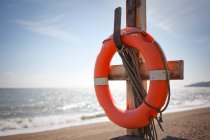 Life saving ring next to beach — Stock Photo