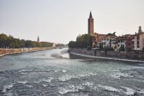 Adige River and cityscape, Verona, Itália — Fotografia de Stock