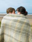 Young couple wrapped in blanket — Stock Photo