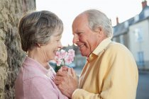 Man giving flower to wife — Stock Photo