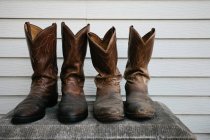 Носять ковбойські чоботи — стокове фото