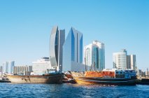 Observando a vista de Dubai arquitetura moderna — Fotografia de Stock