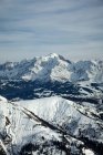 Vista de montañas nevadas - foto de stock