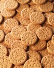 Mucchio di biscotti duri appena sfornati — Foto stock