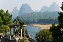 Temple and li river in yangshuo — Stock Photo