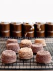 Coffee cakes on wire rack, close up shot — Stock Photo