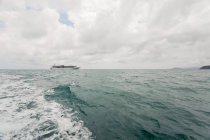 Расстояние до корабля, Большой Барьерный риф, Квинсленд, Австралия — стоковое фото