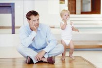 Tired father with crying toddler — Stock Photo