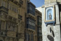 Ícone religioso na esquina da rua, Valletta, Malta — Fotografia de Stock