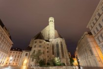 Vista de Minoritenkirche, Viena, Austria - foto de stock