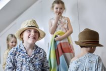 Children playing dress-up in loft room — Stock Photo