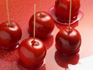 Rote Toffee-Äpfel — Stockfoto