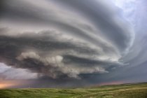 Anticyclonic supercell thunderstorm swirling over the plains, Deer Trail, Colorado, USA — Stock Photo