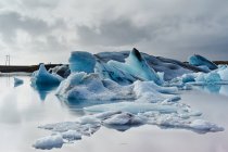 Ghiaccio sul lago ghiacciaio di Jokulsarlon — Foto stock