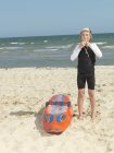 Portrait von boy nipper (child surf life savers) befestigungsmütze, altona, melbourne, australien — Stockfoto