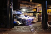 Рыночные трейдеры на рынке Боро, Лондон, Англия — стоковое фото