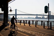 Cyclist in new york — Stock Photo