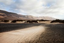 Areia e paisagem da praia de Famara — Fotografia de Stock