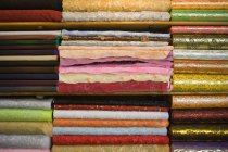 Pila vestiti colorati — Foto stock