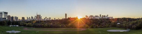 East Riverdale park al tramonto in autunno, Toronto, Ontario, Canada , — Foto stock