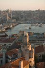 Galata-Brücke mit Booten bei Sonnenuntergang, Istanbul, Türkei — Stockfoto