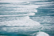 Vista aerea delle onde sulla spiaggia di Muriwai — Foto stock