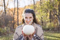 Portrait of young woman holding squash vegetable — Stock Photo
