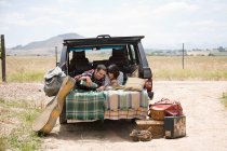 Couple relaxing in back of suv — Stock Photo