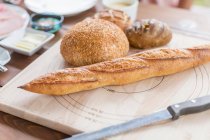Bread on chopping board — Stock Photo