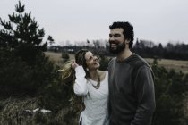 Happy couple in countryside, Whitby, Ontario, Canada — Stock Photo
