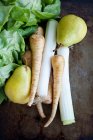 Fresh organic leeks, parsnips and pears — Stock Photo