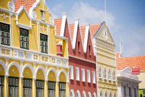 Вид на красочные здания в Виллемстаде, Кюрасао, Антильес — стоковое фото