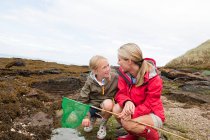 Mother and daughter by rock pools — Stock Photo
