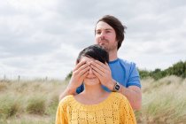 Man covering eyes of girlfriend — Stock Photo