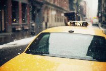 Close up of New York taxi on city street in the snow — Stock Photo