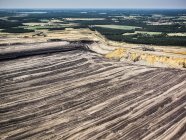Стрічкове вугілля гірниче родовище — стокове фото