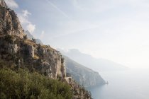 Vista panorámica de la pintoresca costa de Amalfi - foto de stock